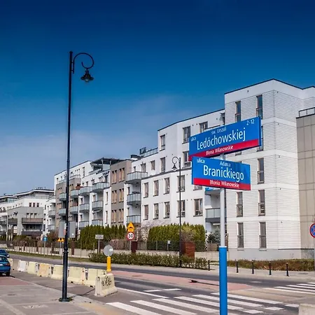 - Aparts Wilanow Ledochowska Apartment *
