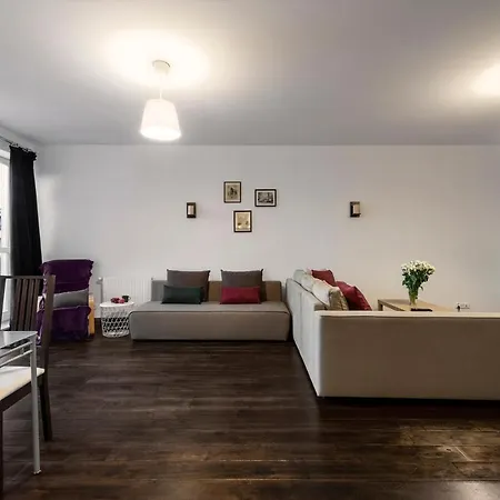 - Aparts Wilanow Ledochowska Apartment *