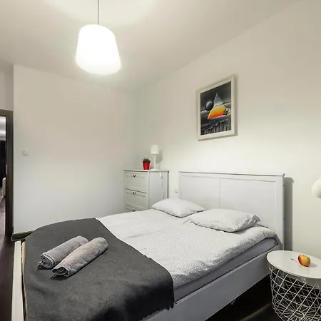 - Aparts Wilanow Ledochowska * ワルシャワ