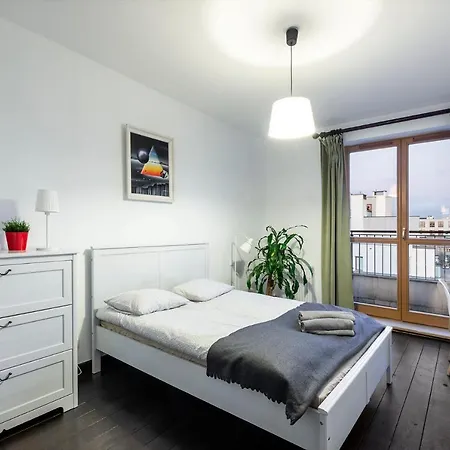 - Aparts Wilanow Ledochowska Apartment *