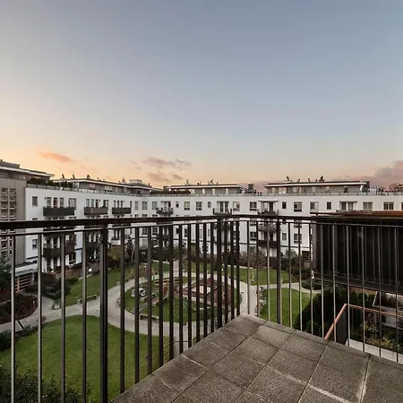 - Aparts Wilanow Ledochowska ワルシャワ